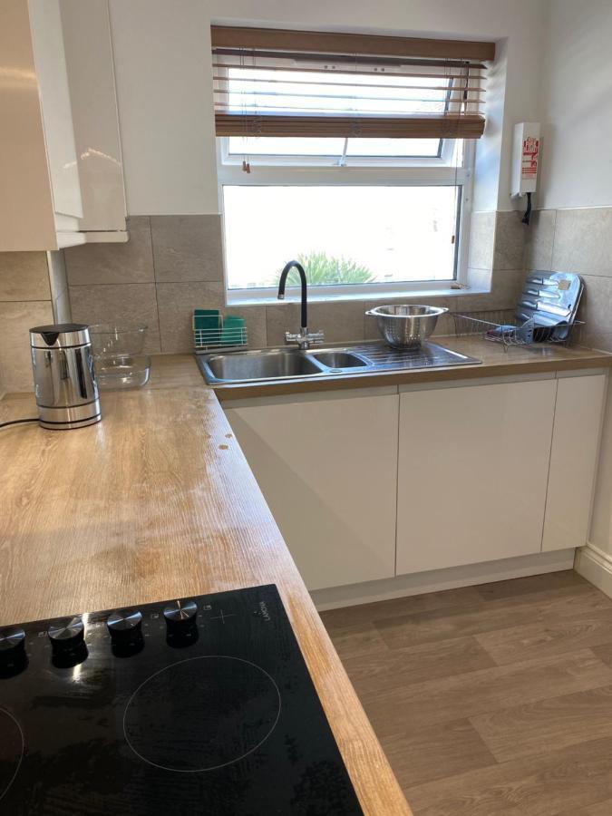Bournemouth Beachfront Retreat 3 Bedroom 3 Bathroom Seaside B&B With Free Parking Exteriör bild