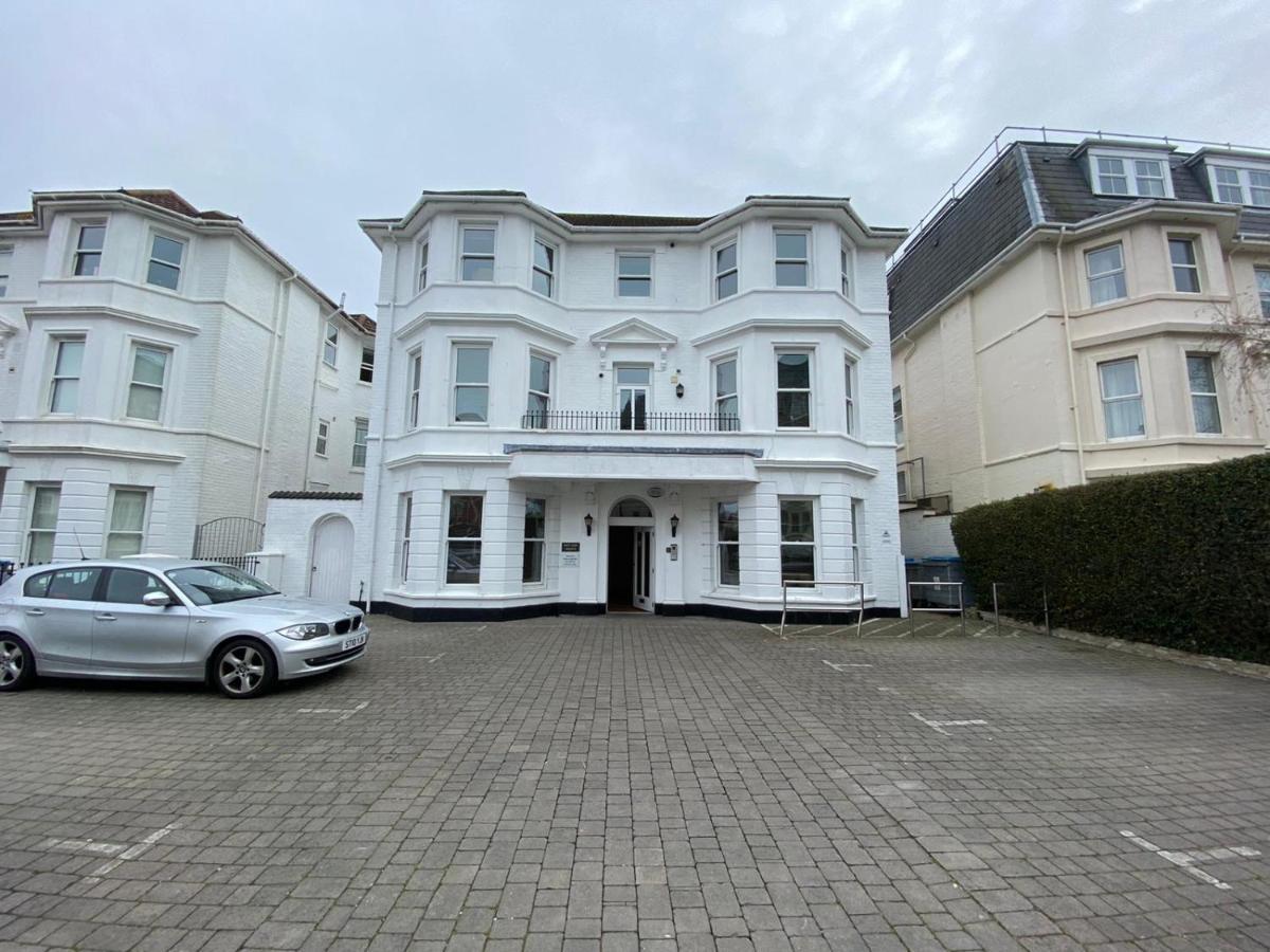 Bournemouth Beachfront Retreat 3 Bedroom 3 Bathroom Seaside B&B With Free Parking Exteriör bild