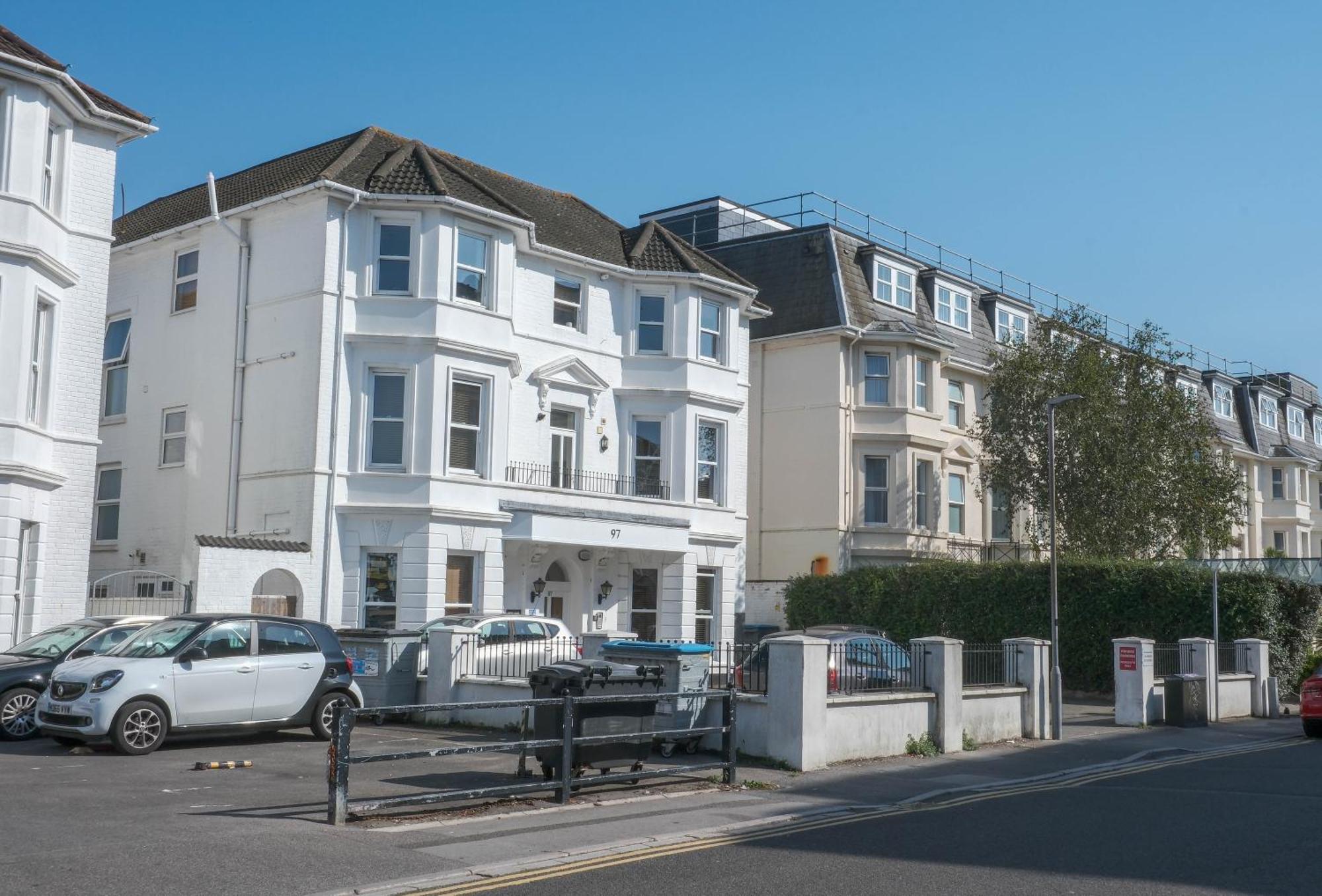 Bournemouth Beachfront Retreat 3 Bedroom 3 Bathroom Seaside B&B With Free Parking Exteriör bild