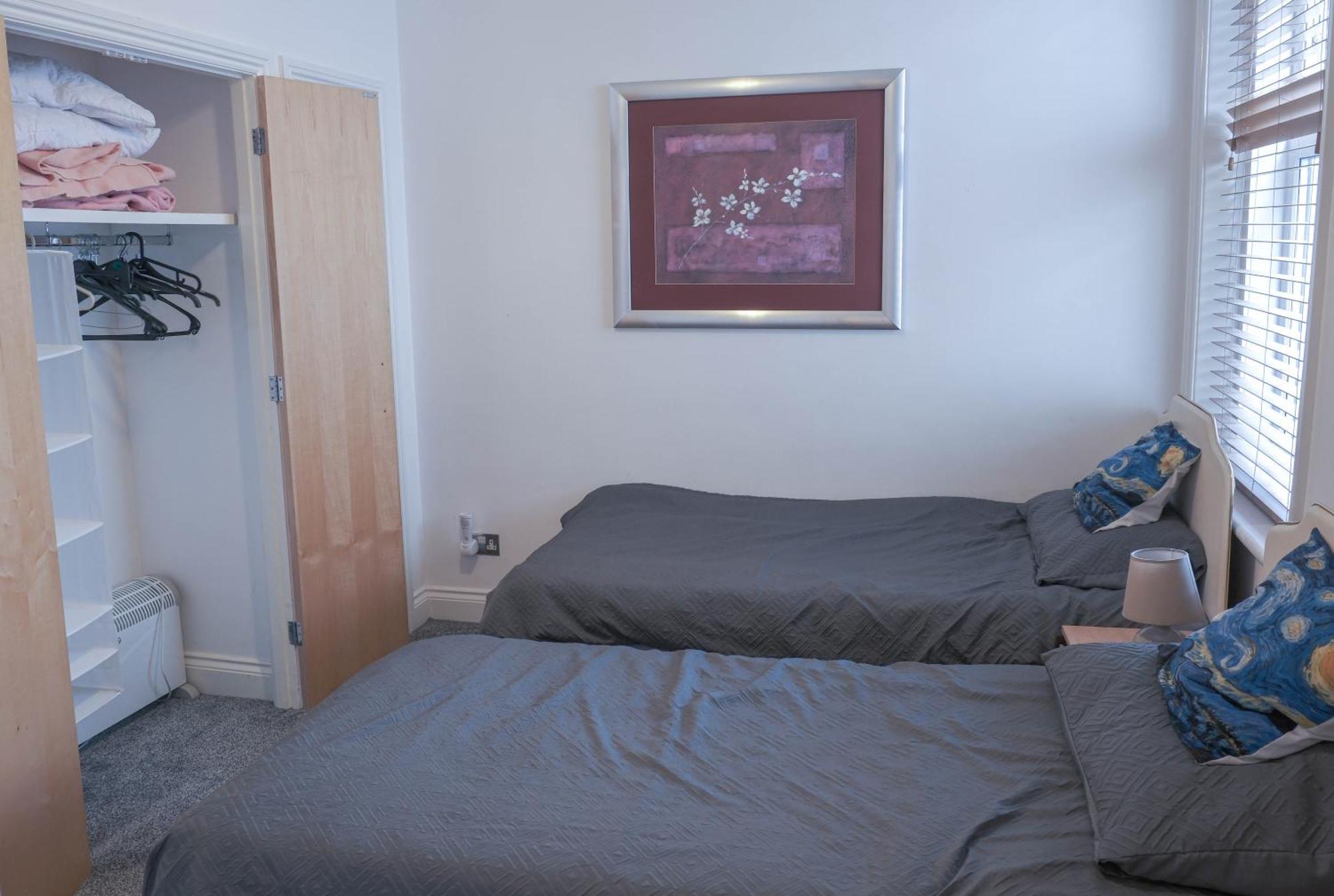 Bournemouth Beachfront Retreat 3 Bedroom 3 Bathroom Seaside B&B With Free Parking Exteriör bild