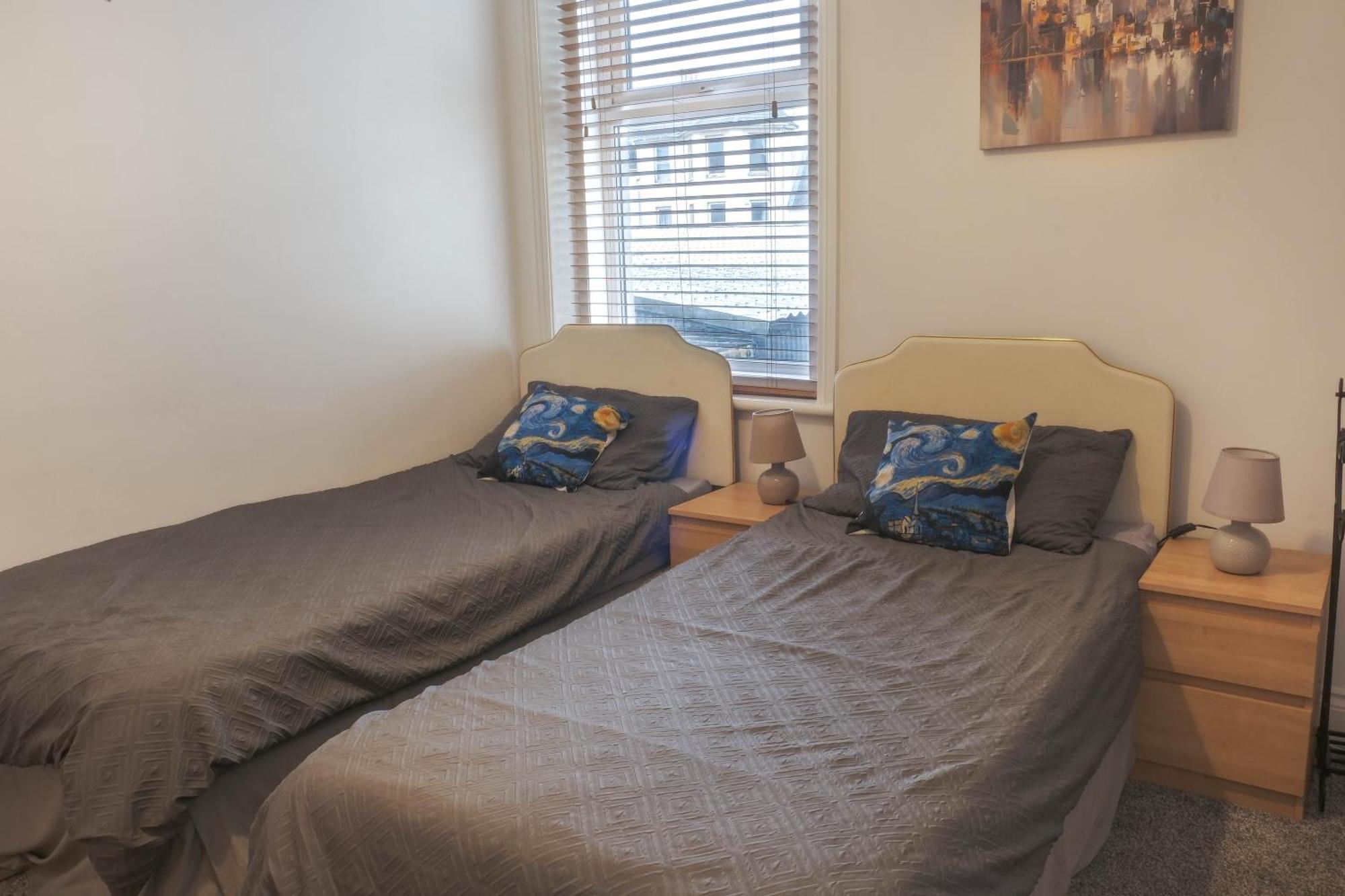 Bournemouth Beachfront Retreat 3 Bedroom 3 Bathroom Seaside B&B With Free Parking Exteriör bild