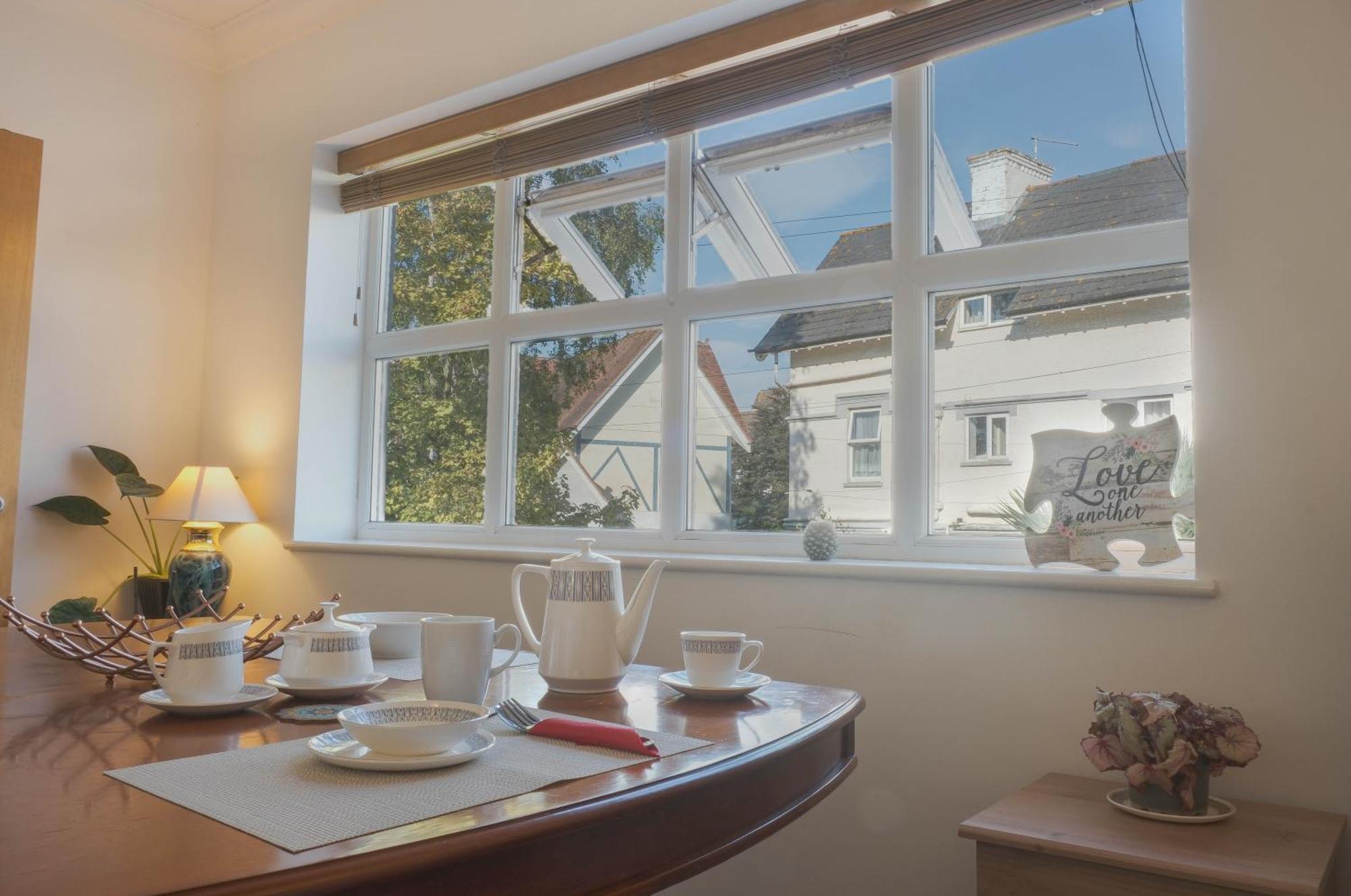 Bournemouth Beachfront Retreat 3 Bedroom 3 Bathroom Seaside B&B With Free Parking Exteriör bild