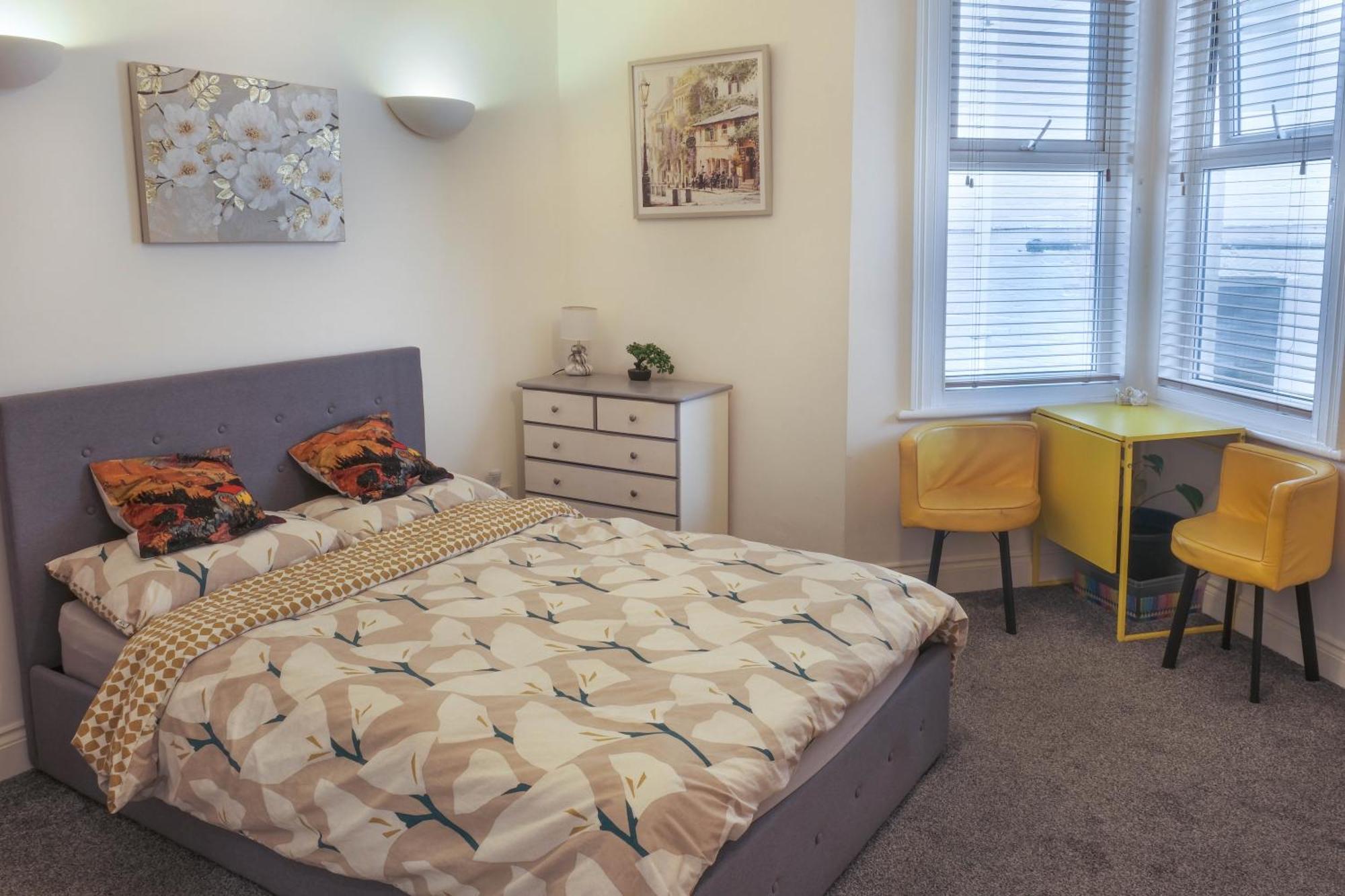 Bournemouth Beachfront Retreat 3 Bedroom 3 Bathroom Seaside B&B With Free Parking Exteriör bild