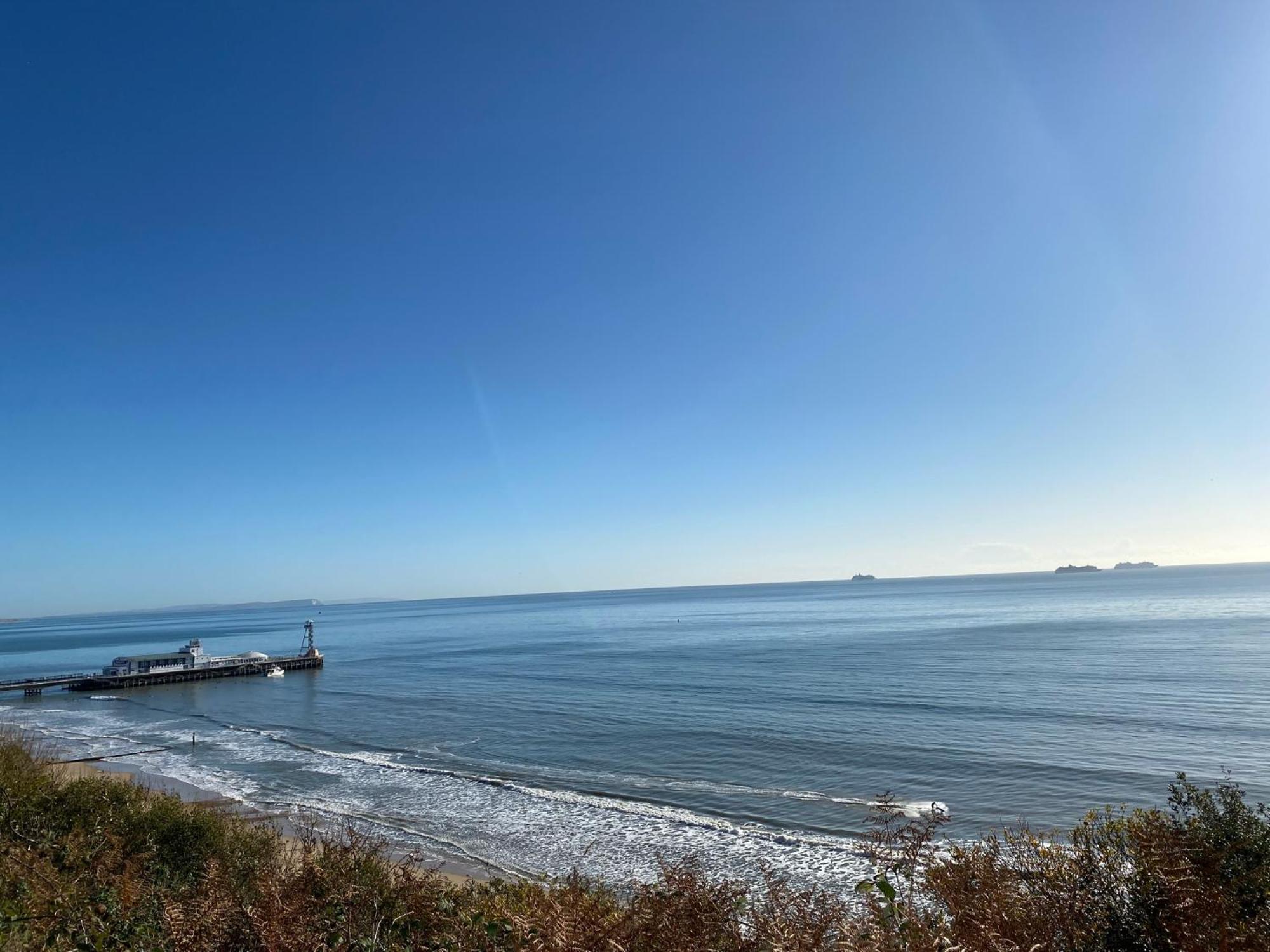 Bournemouth Beachfront Retreat 3 Bedroom 3 Bathroom Seaside B&B With Free Parking Exteriör bild